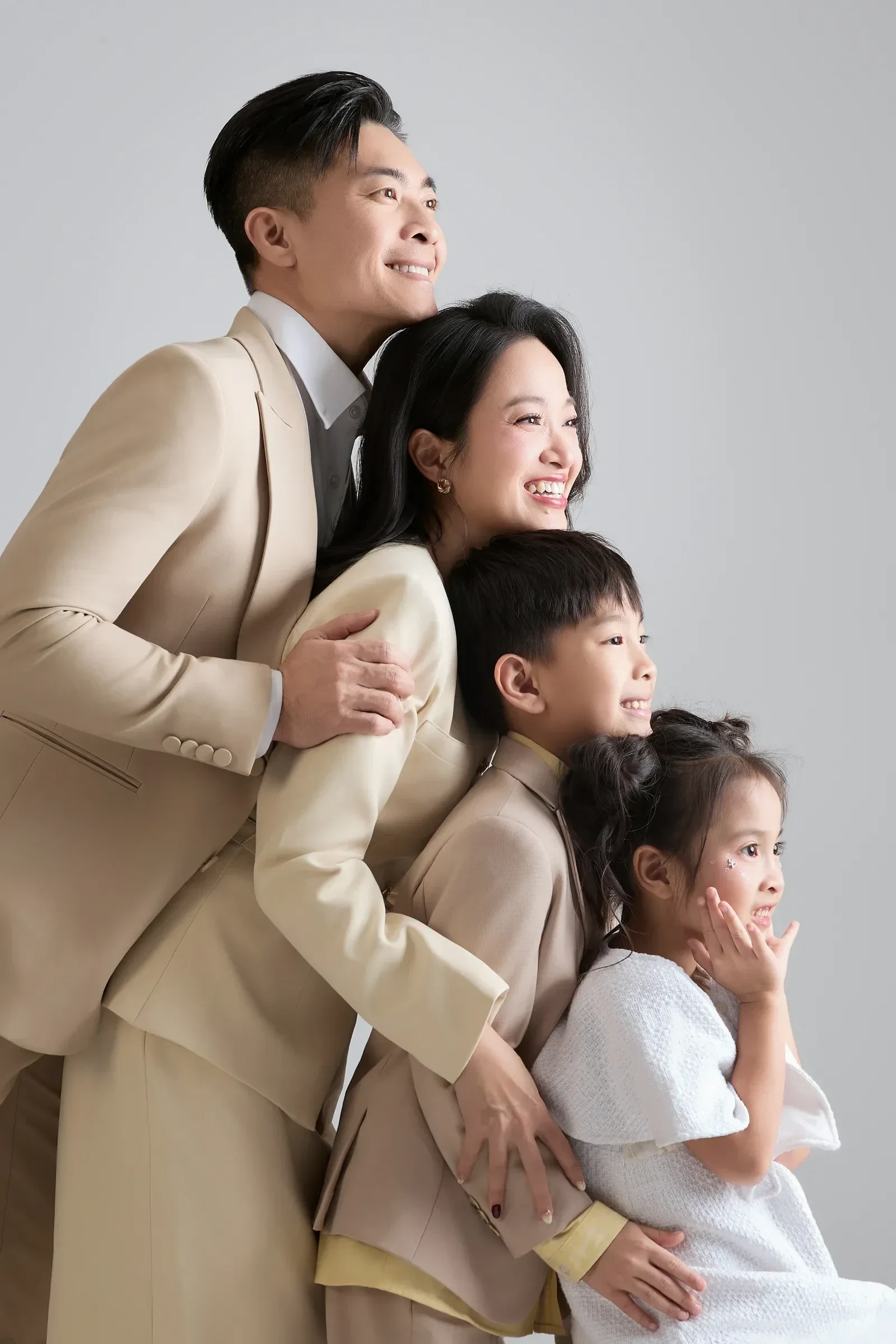 Chụp ảnh gia đình: concept, kinh nghiệm, giá 2026 | Gạo Nâu